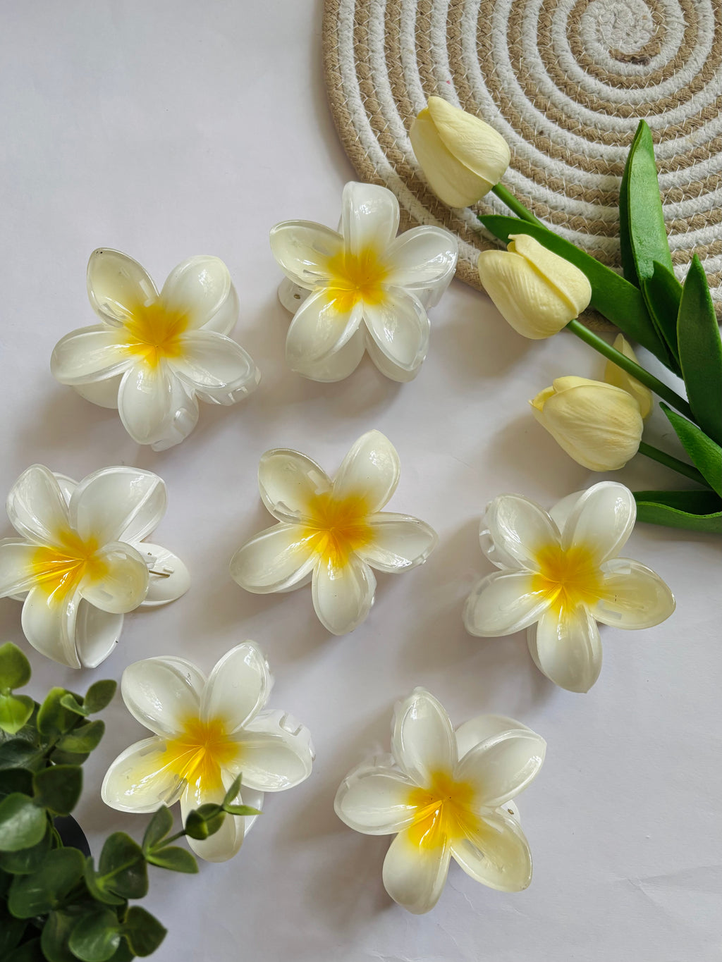 Pinteresty White Flower Claw Clip