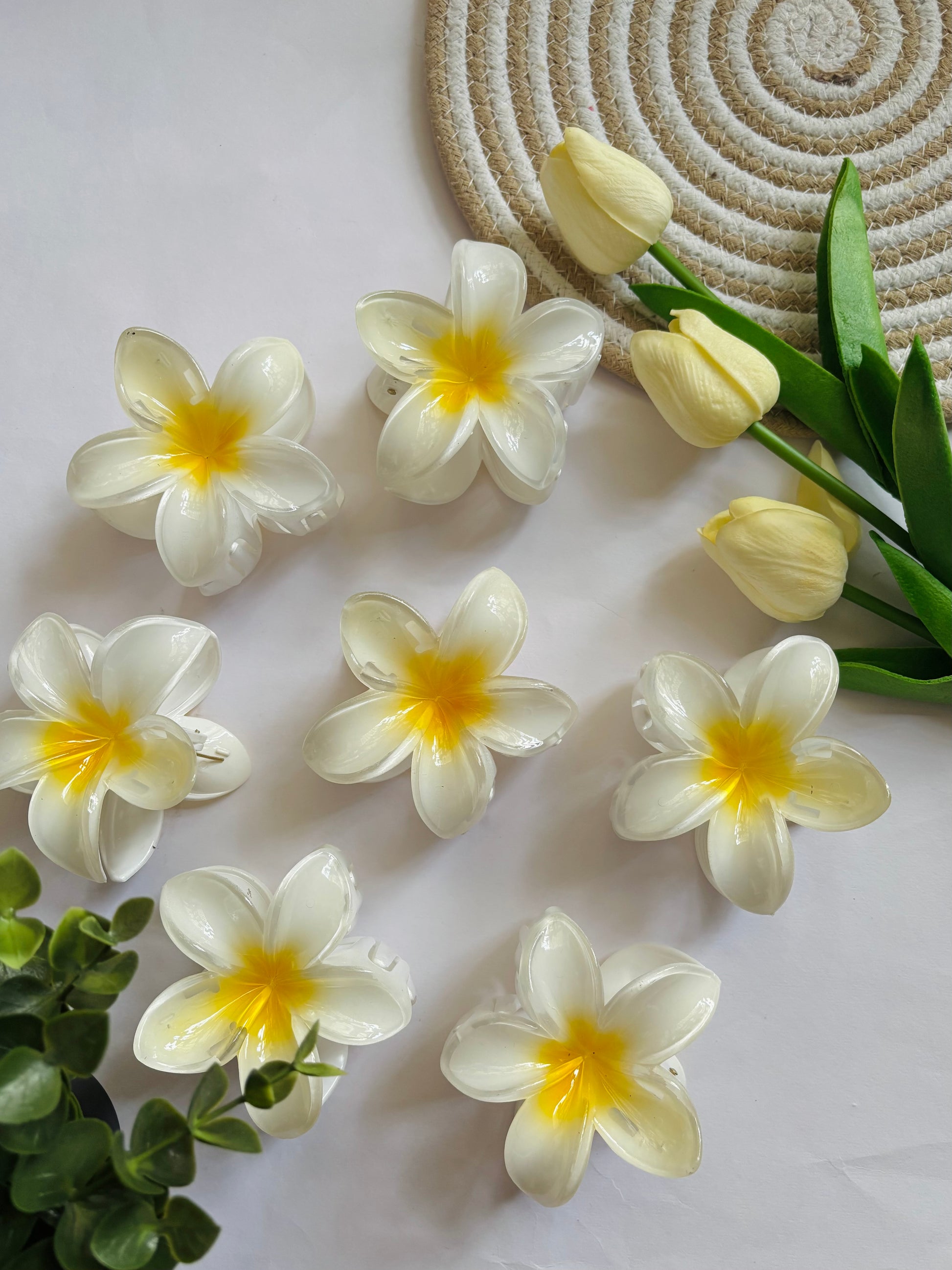 Pinteresty White Flower Claw Clip