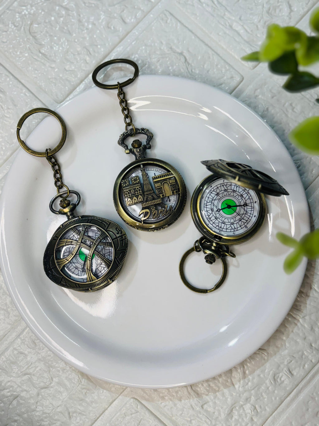 Pocket-Watch Vintage and Marvel keychains