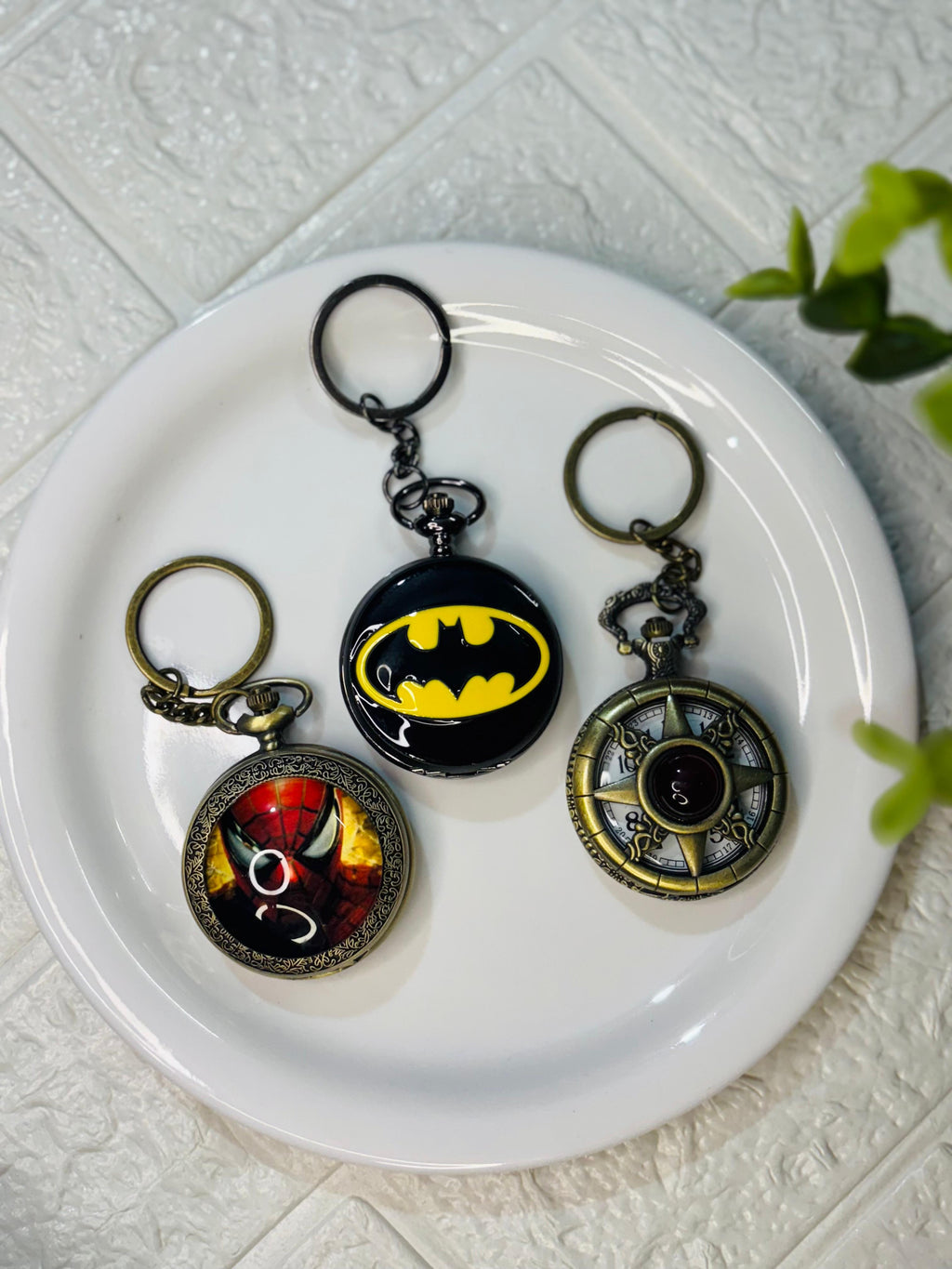 Pocket-Watch Vintage and Marvel keychains